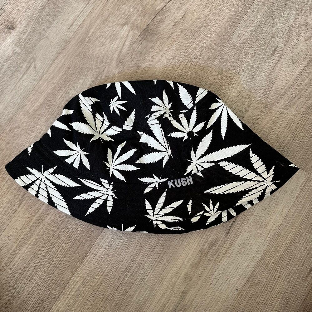 Neon Lights Kush Cotton Cannabis Leaf Weed Black/White Bucket Hat Hidden Pocket